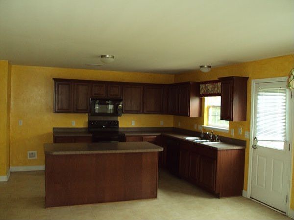 2nd image of 511 Heather Pl