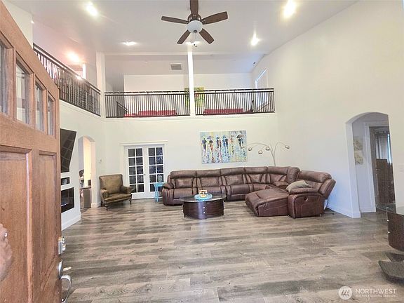 5th image of 13711 Vickery Avenue E