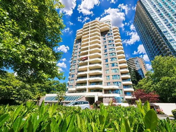 5790 Patterson Ave #305, Burnaby, BC V5H 4H6