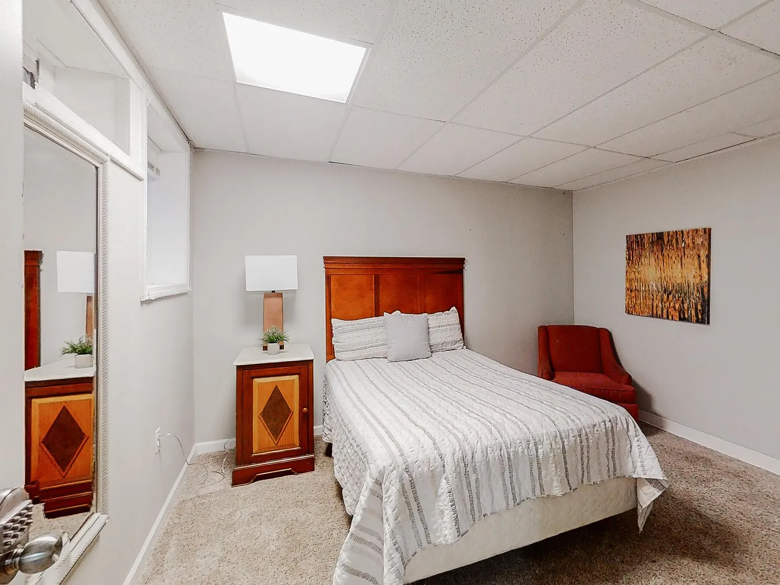 4 bed, 2.0 bath, 2367 sqft, $957 — Photo 1