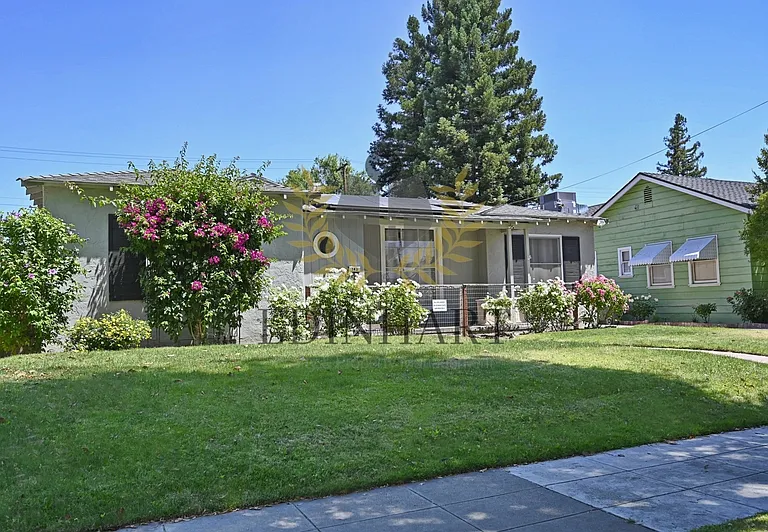 145 E University Ave — Photo 3