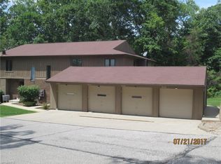 7533 Creekwood Dr #16A, North Royalton, OH 44133