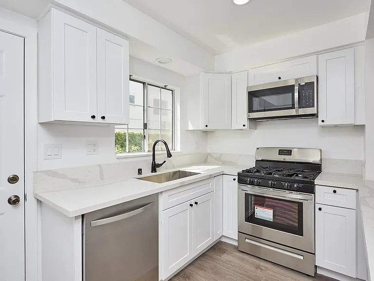 381 Waldo Ave #1 — Photo 6