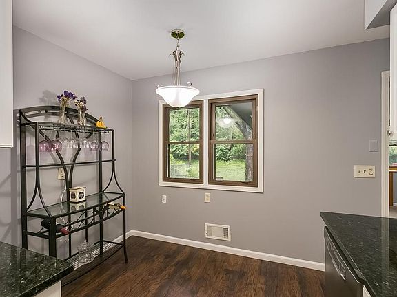 5th image of 5376 Matterhorn Dr NE