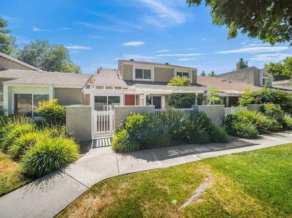 25727 Tournament Rd, Santa Clarita, CA 91355