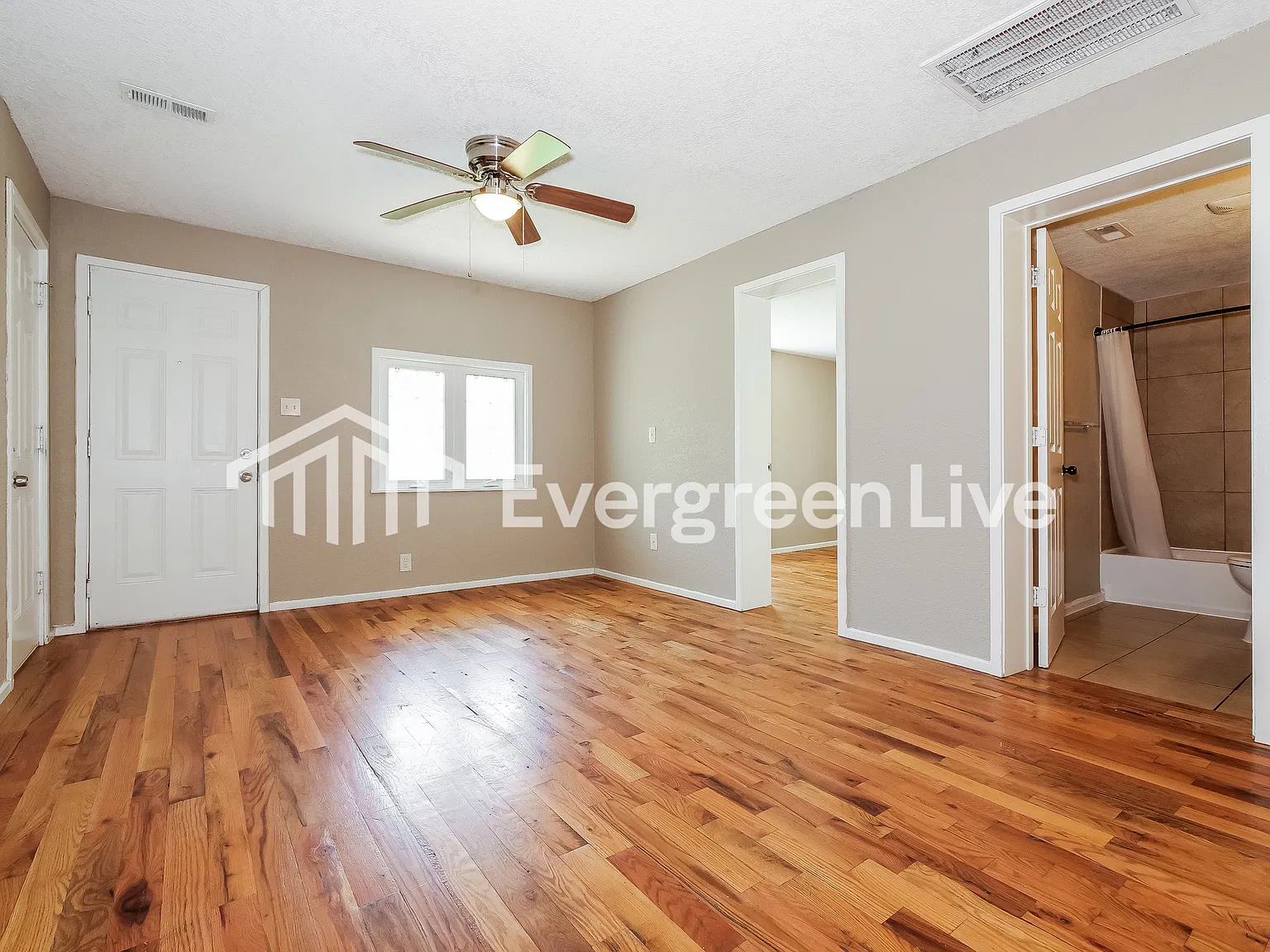 3 bed, 2.0 bath, 1074 sqft, $1,345 — Photo 3
