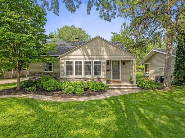 5036 W 60th St, Edina, MN 55436