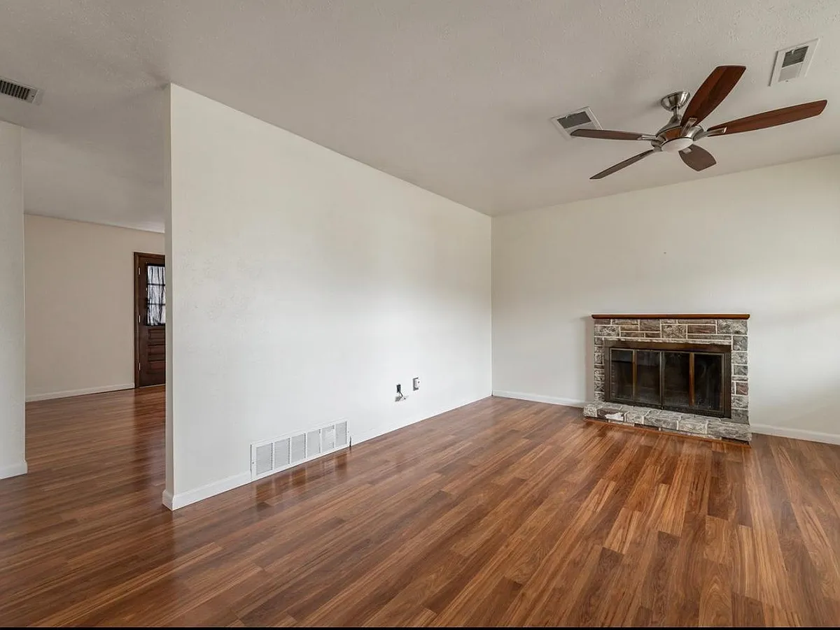 Building Photo - 1419 Riverdale Est