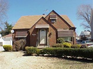 17505 Tarrymore Rd, Cleveland, OH 44119