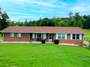 888 Isabell Dr, Dandridge, TN 37725
