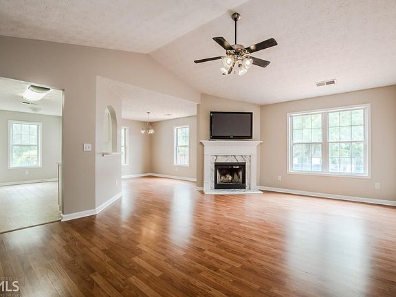 5th image of 622 Magnolia Dr