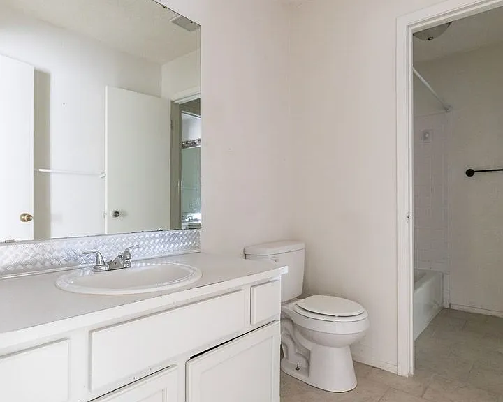 4925 Greenslope Dr — Photo 20