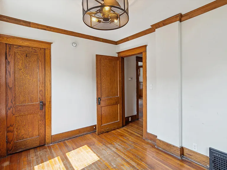 112 E Center St — Photo 7