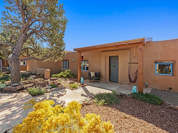 3rd image of 86A Arroyo Hondo Rd