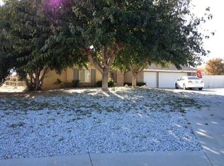 13900 High Falls Trl, Apple Valley, CA 92307