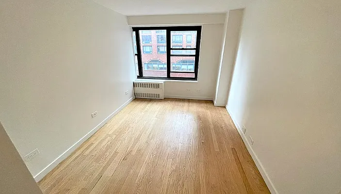 Rented by Manhattan Realty Group | media 4