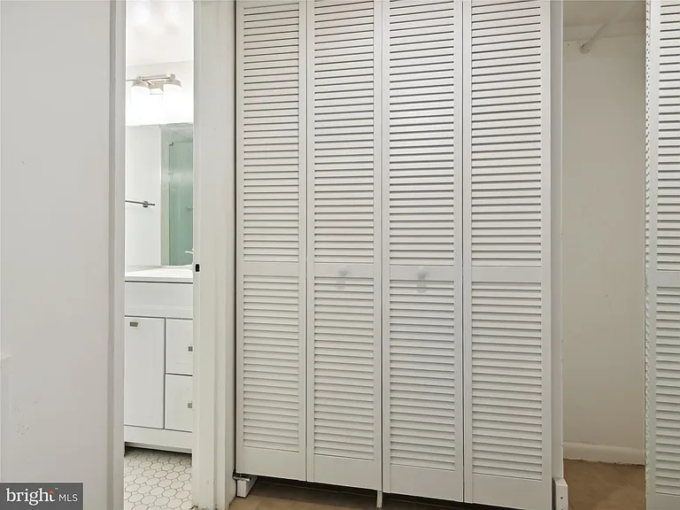 56 G St SW #B — Photo 11