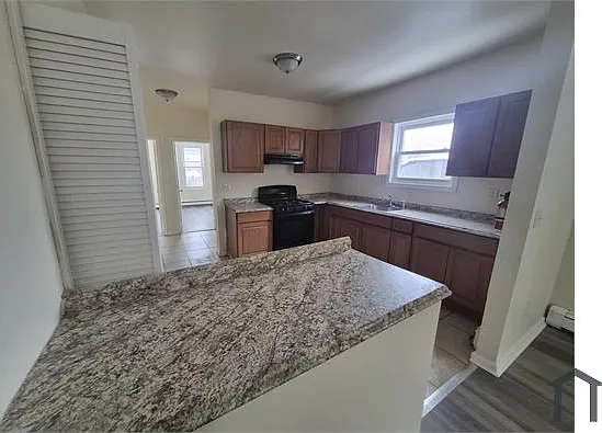 1019 Grove St #1R — Photo 7