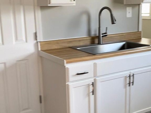 3rd image of 10705 E Us Highway 136 APT C