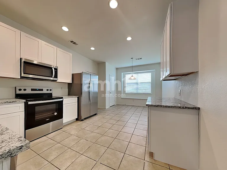 429 Bell Dr — Photo 3