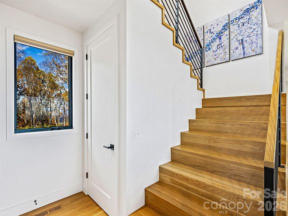 5th image of 15 Laurel Ledge Way