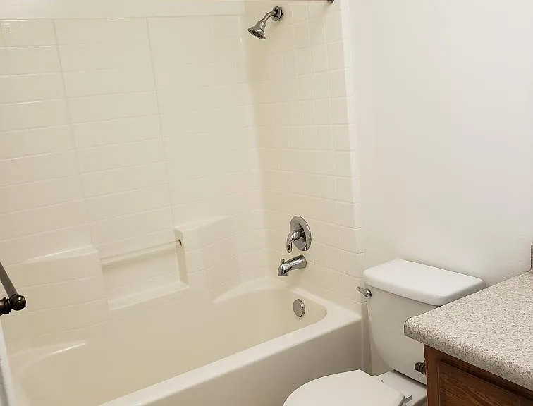221 Medina Ct — Photo 8