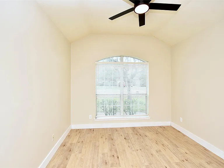7715 Butler Lakes Ct — Photo 25