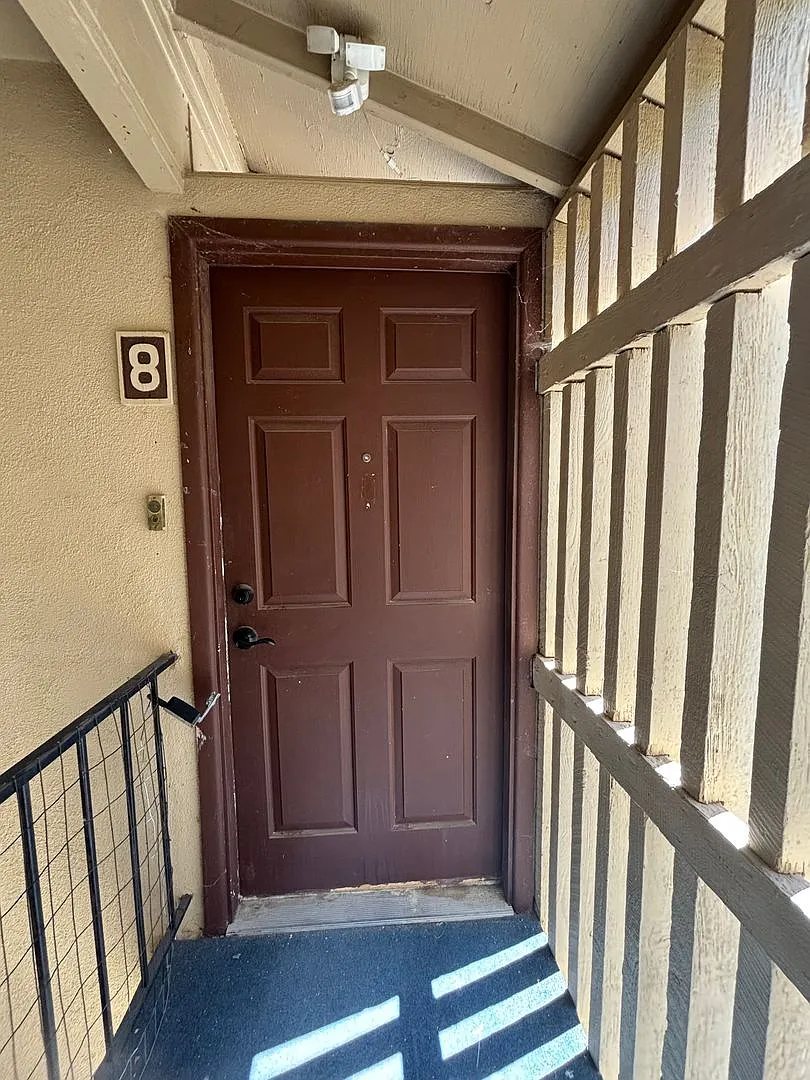 21301 Lakeshore Dr. #8 — Photo 2