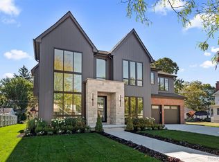 684 Madison St, Birmingham, MI 48009