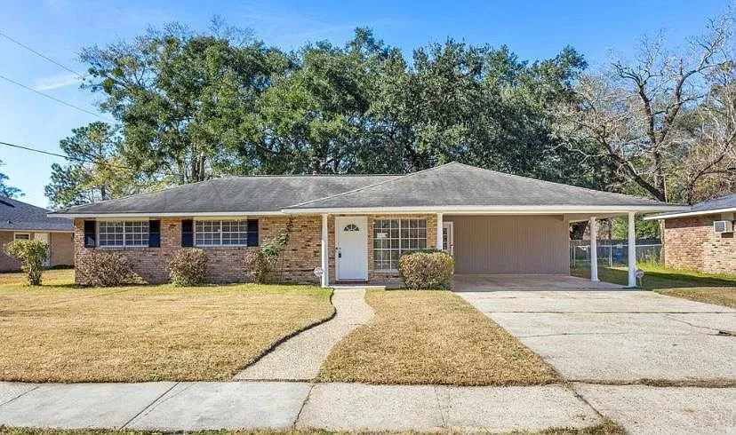 3067 Madeira Dr — Photo 1