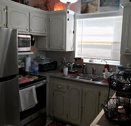 3rd image of 315 Camden N