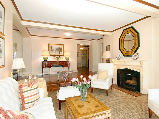 Sold by Sotheby's International Realty | media 6
