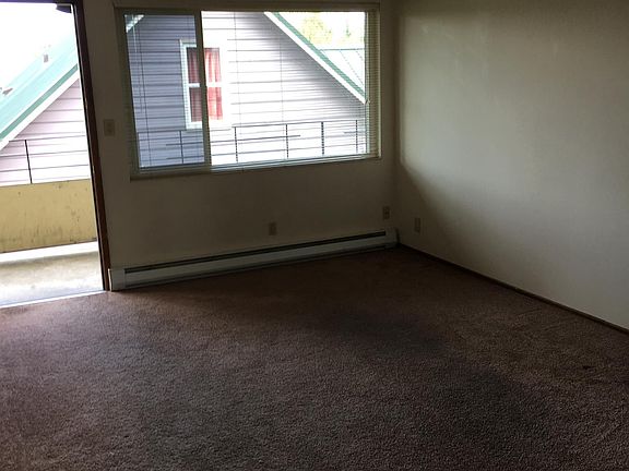 3rd image of 127 NW Bowdoin Pl #3