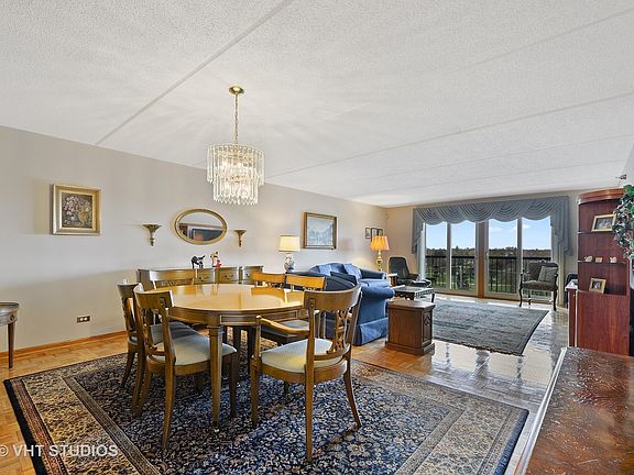 5th image of 6701 N Milwaukee Ave APT 610