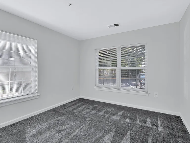 DRING'S REACH APARTMENTS — Photo 13