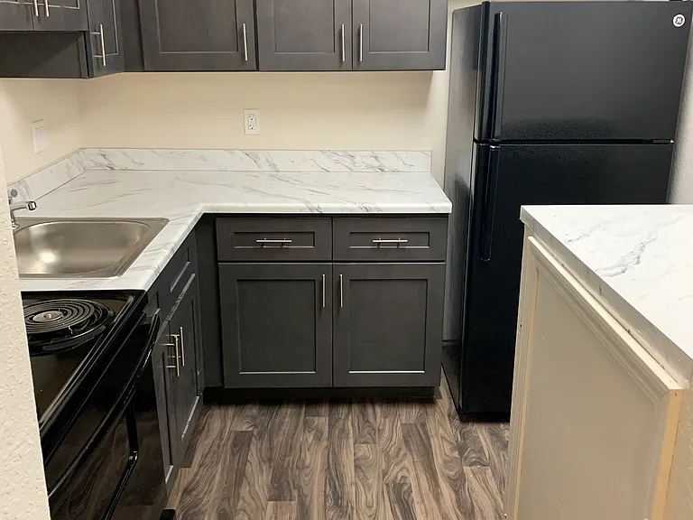 Golfview Apartments — Photo 17