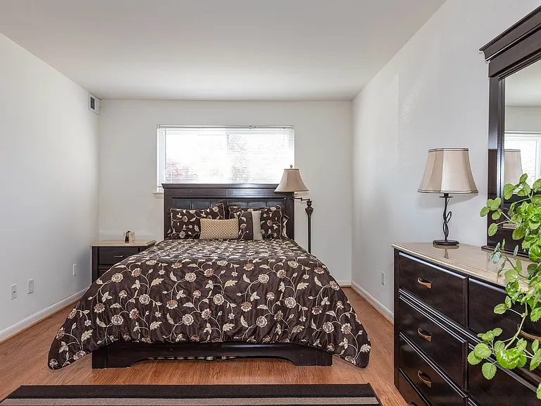 Newport Landing Apartments — Photo 18