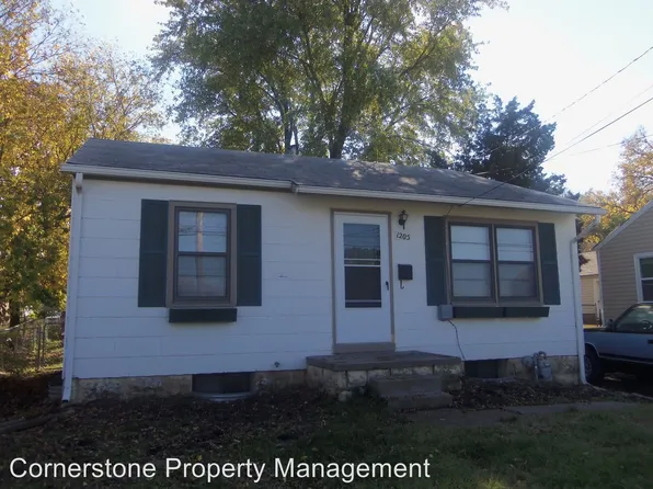 1205 W 8th St, Junction City, KS 66441