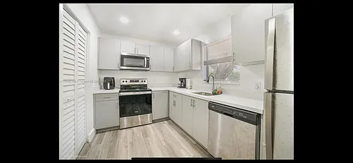 839 SW 8th St #2 Photo 1