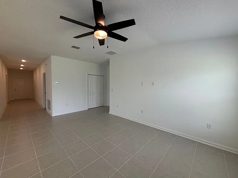 1318 Belle Isle Ln — Photo 16