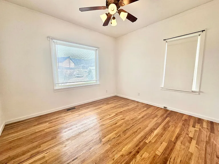 145 N 300 W — Photo 14