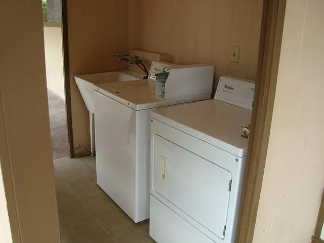 2230 Wilson St — Photo 2
