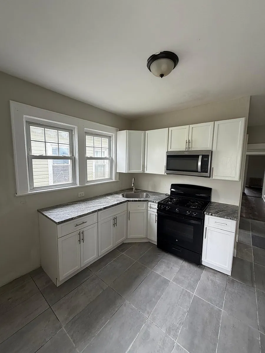 Building Photo - 1043 Jefferson Ave #2H