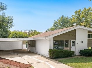 580 Saratoga Dr, Chicago Heights, IL 60411