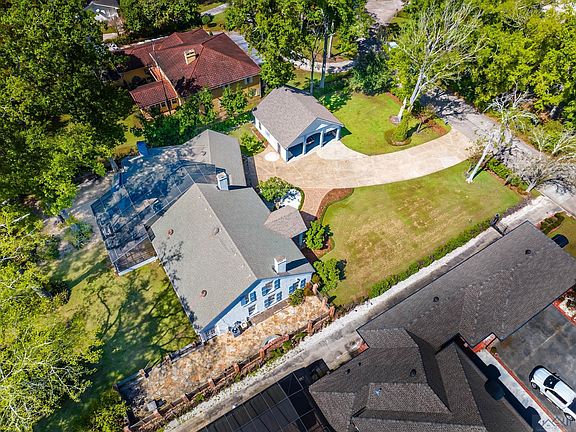 3rd image of 411 Oak Alley Dr