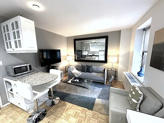 Rented by Global Realty Opportunities | media 10