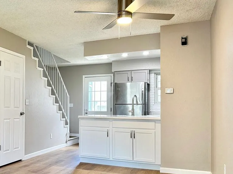 10794 Foxwood Ct — Photo 4