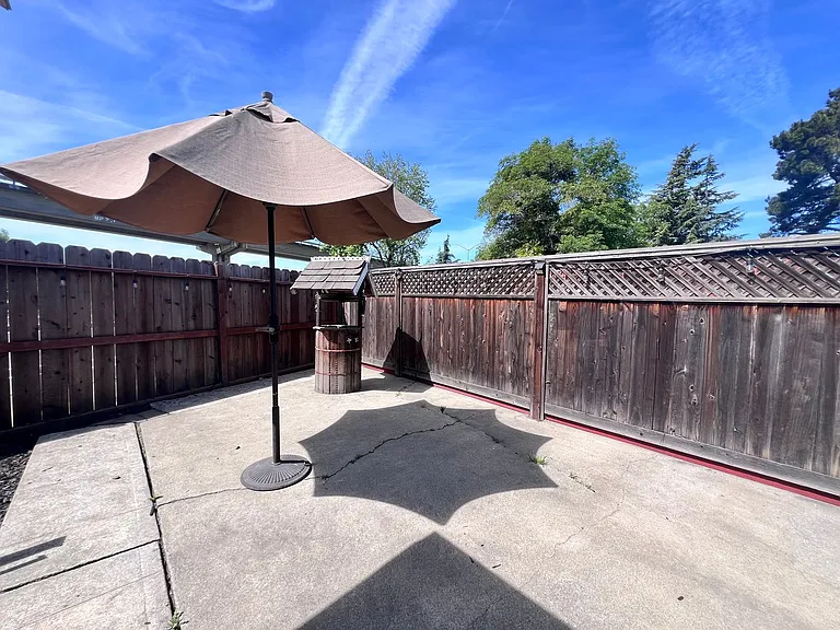 2355 Cherry St — Photo 49