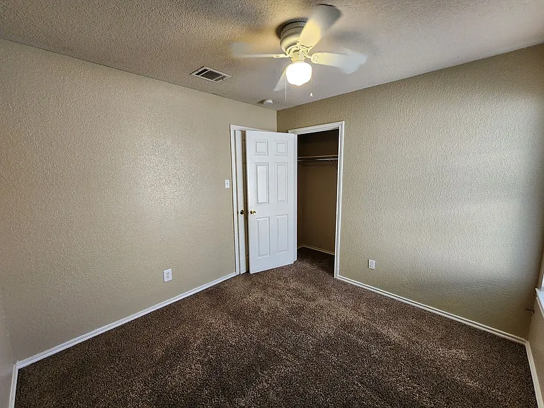 Roomy 3 Bedroom Duplex In S. Fort Worth — Photo 15