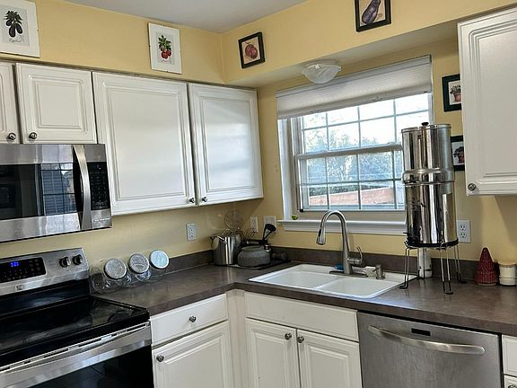 5th image of 2217 Lone Wolf Ln #103